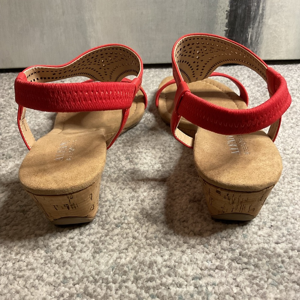 Alfani Step 'N Flex Vacanzaa 2 Tomato Red Perf Wedge Sandals - Size 9 - Picture 4 of 13